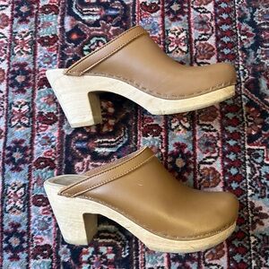 No. 6 Women’s Tan Leather Old School Clog Heels Size 39